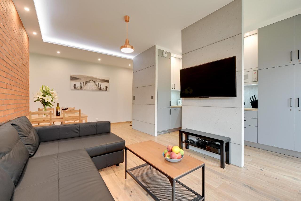 Central Apartment - Free Private Parking